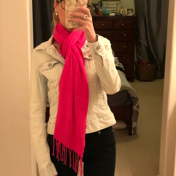 🎀 Nordstrom Scarf - Picture 1 of 3